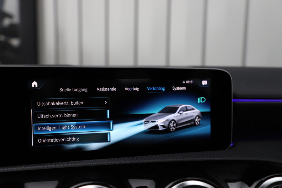Mercedes-Benz A-Klasse 250 AMG Sedan | 224PK | Pano | Sfeerverlichting | Burmester | Multibeam | Stoelverwarming | Standkachel | 2019.