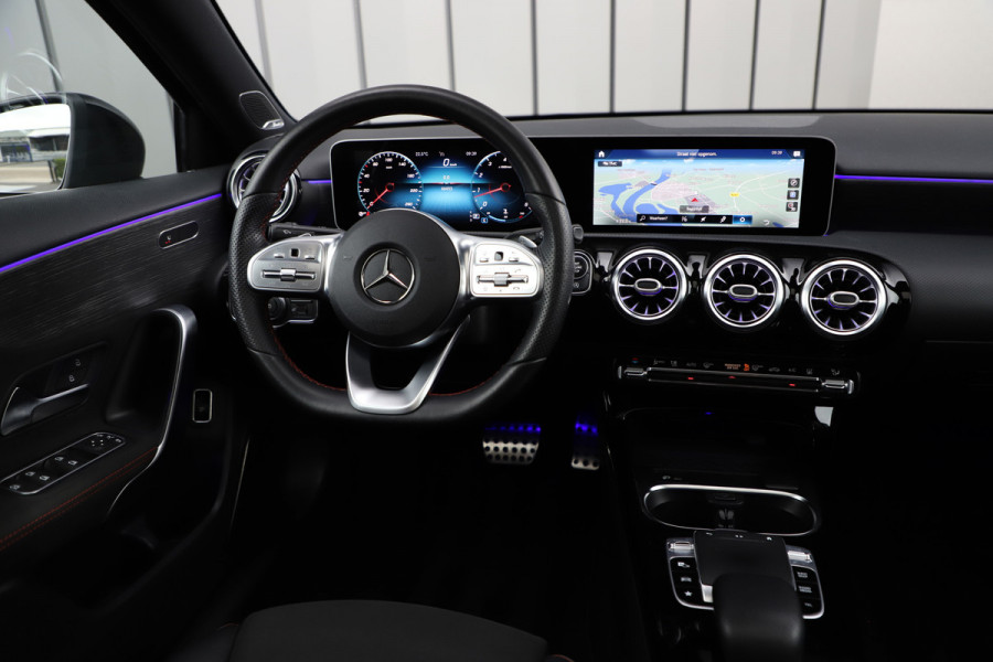 Mercedes-Benz A-Klasse 250 AMG Sedan | 224PK | Pano | Sfeerverlichting | Burmester | Multibeam | Stoelverwarming | Standkachel | 2019.