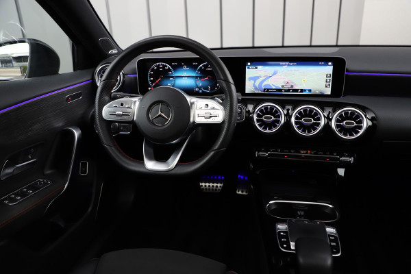 Mercedes-Benz A-Klasse 250 AMG Sedan | 224PK | Pano | Sfeerverlichting | Burmester | Multibeam | Stoelverwarming | Standkachel | 2019.