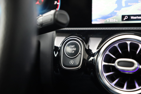 Mercedes-Benz A-Klasse 250 AMG Sedan | 224PK | Pano | Sfeerverlichting | Burmester | Multibeam | Stoelverwarming | Standkachel | 2019.