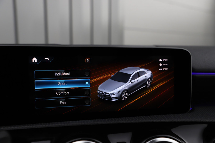 Mercedes-Benz A-Klasse 250 AMG Sedan | 224PK | Pano | Sfeerverlichting | Burmester | Multibeam | Stoelverwarming | Standkachel | 2019.