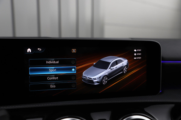 Mercedes-Benz A-Klasse 250 AMG Sedan | 224PK | Pano | Sfeerverlichting | Burmester | Multibeam | Stoelverwarming | Standkachel | 2019.