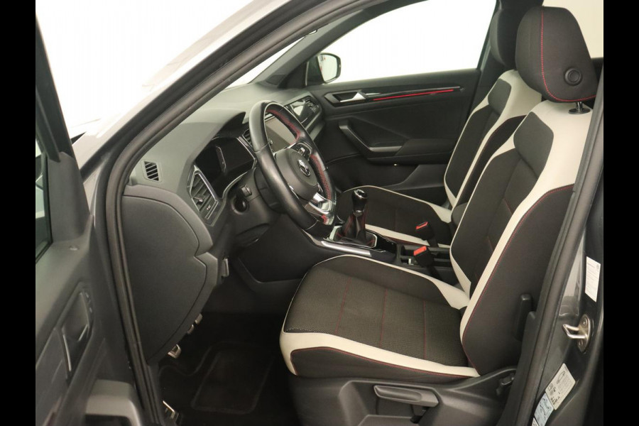 Volkswagen T-Roc 1.0 TSI Sport | Stoelverwarming | Camera | Virtual Cockpit | Adaptive cruise | DAB | Full LED | Climate control | Getint glas