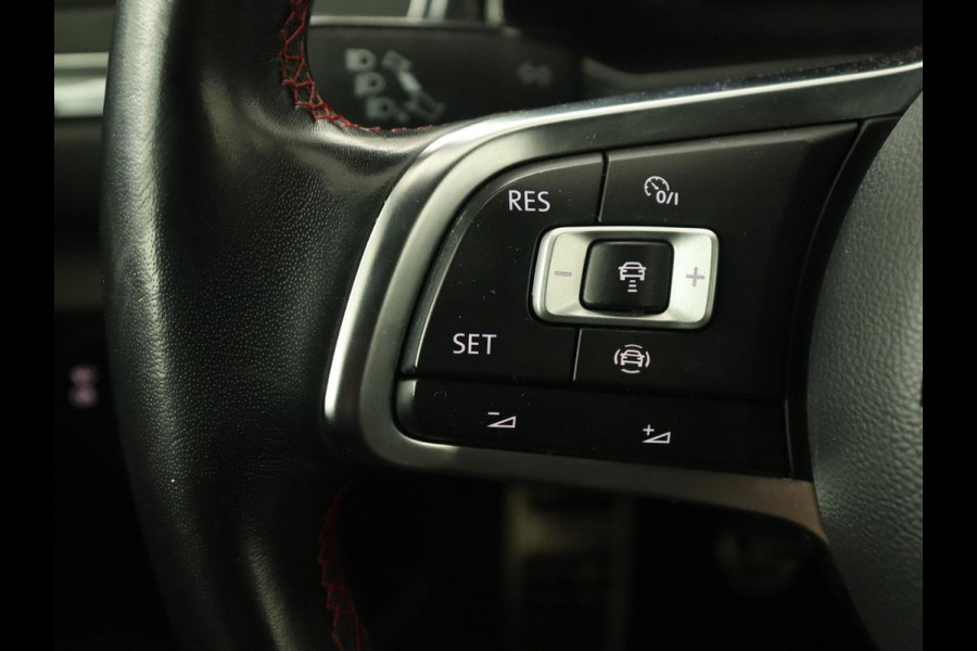 Volkswagen T-Roc 1.0 TSI Sport | Stoelverwarming | Camera | Virtual Cockpit | Adaptive cruise | DAB | Full LED | Climate control | Getint glas