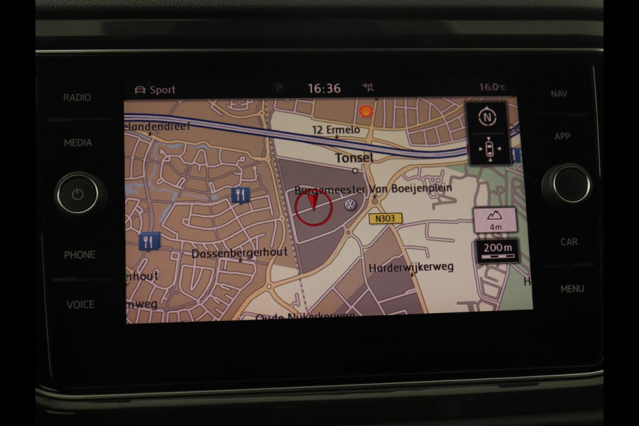 Volkswagen T-Roc 1.0 TSI Sport | Stoelverwarming | Camera | Virtual Cockpit | Adaptive cruise | DAB | Full LED | Climate control | Getint glas