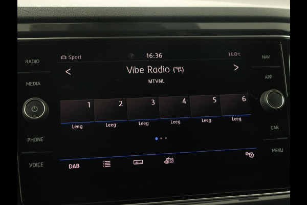Volkswagen T-Roc 1.0 TSI Sport | Stoelverwarming | Camera | Virtual Cockpit | Adaptive cruise | DAB | Full LED | Climate control | Getint glas