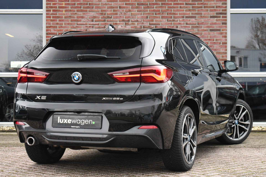 BMW X2 xDrive25e M-Sport Pano M-zetels HUD Camera El-klep 19inch