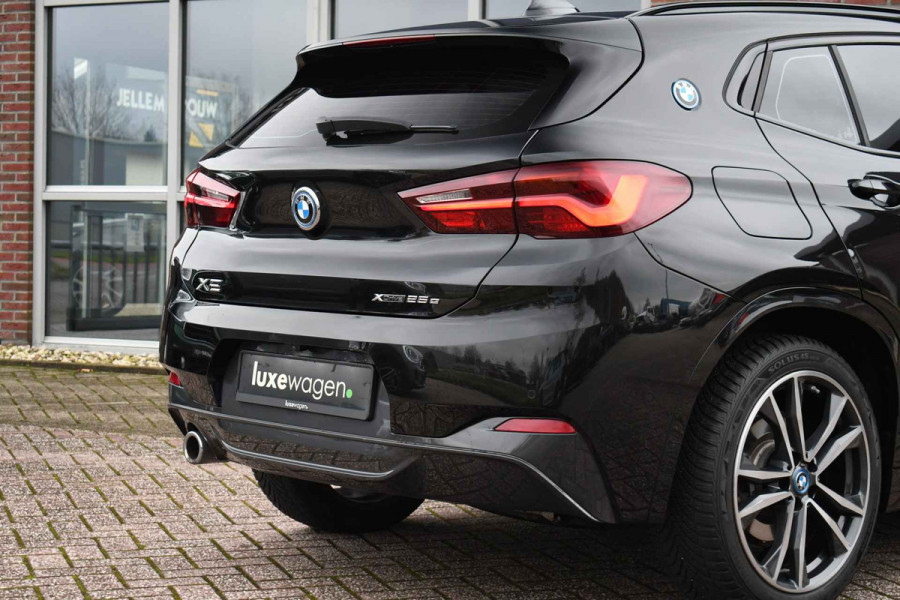 BMW X2 xDrive25e M-Sport Pano M-zetels HUD Camera El-klep 19inch