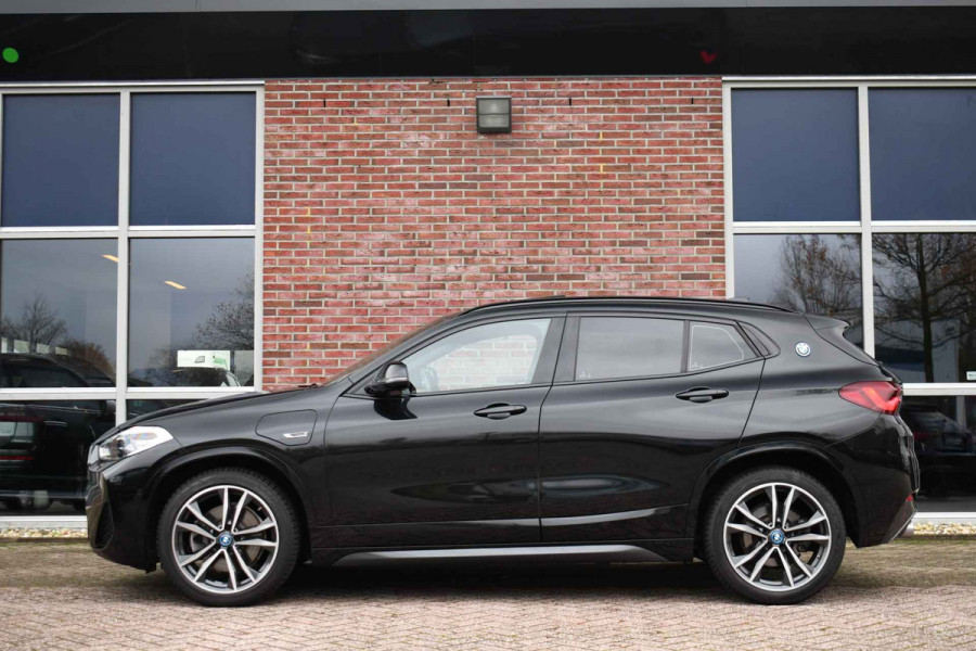 BMW X2 xDrive25e M-Sport Pano M-zetels HUD Camera El-klep 19inch