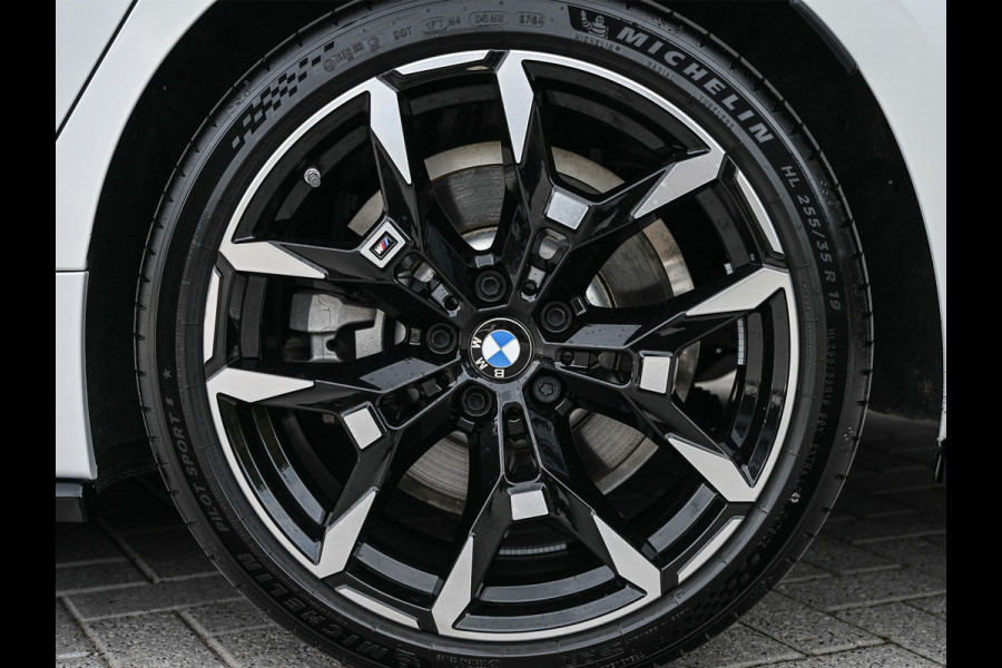 BMW 3 Serie Touring 330e xDrive M-SPORT | FACELIFT | ACCU 19,5 kWh | ACTIVE CRUISE | ELEKTR. TREKHAAK | HIFI AUDIO | SHADOW LINE | CAMERA | BMW 3 Serie Touring 330e xDrive M-SPORT | FACELIFT | ACCU 19,5 kWh | ACTIVE CRUISE | ELEKTR. TREKHAAK | HIFI AUDIO | SHADOW LINE | CAMERA |