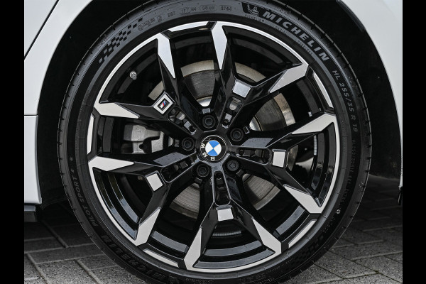 BMW 3 Serie Touring 330e xDrive M-SPORT | FACELIFT | ACCU 19,5 kWh | ACTIVE CRUISE | ELEKTR. TREKHAAK | HIFI AUDIO | SHADOW LINE | CAMERA | BMW 3 Serie Touring 330e xDrive M-SPORT | FACELIFT | ACCU 19,5 kWh | ACTIVE CRUISE | ELEKTR. TREKHAAK | HIFI AUDIO | SHADOW LINE | CAMERA |