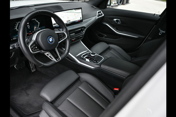 BMW 3 Serie Touring 330e xDrive M-SPORT | FACELIFT | ACCU 19,5 kWh | ACTIVE CRUISE | ELEKTR. TREKHAAK | HIFI AUDIO | SHADOW LINE | CAMERA | BMW 3 Serie Touring 330e xDrive M-SPORT | FACELIFT | ACCU 19,5 kWh | ACTIVE CRUISE | ELEKTR. TREKHAAK | HIFI AUDIO | SHADOW LINE | CAMERA |