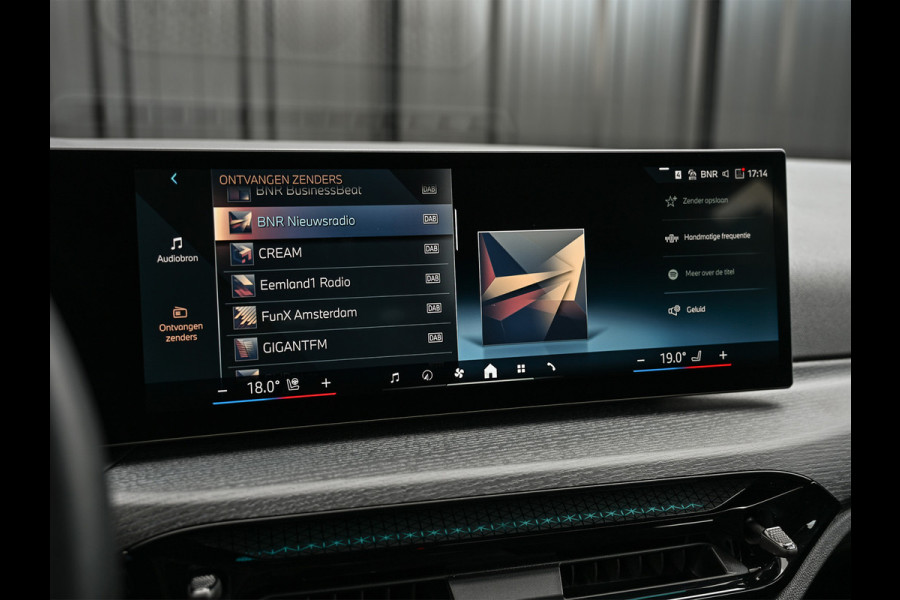 BMW 3 Serie Touring 330e xDrive M-SPORT | FACELIFT | ACCU 19,5 kWh | ACTIVE CRUISE | ELEKTR. TREKHAAK | HIFI AUDIO | SHADOW LINE | CAMERA | BMW 3 Serie Touring 330e xDrive M-SPORT | FACELIFT | ACCU 19,5 kWh | ACTIVE CRUISE | ELEKTR. TREKHAAK | HIFI AUDIO | SHADOW LINE | CAMERA |