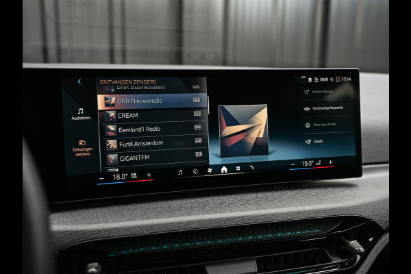 BMW 3 Serie Touring 330e xDrive M-SPORT | FACELIFT | ACCU 19,5 kWh | ACTIVE CRUISE | ELEKTR. TREKHAAK | HIFI AUDIO | SHADOW LINE | CAMERA | BMW 3 Serie Touring 330e xDrive M-SPORT | FACELIFT | ACCU 19,5 kWh | ACTIVE CRUISE | ELEKTR. TREKHAAK | HIFI AUDIO | SHADOW LINE | CAMERA |