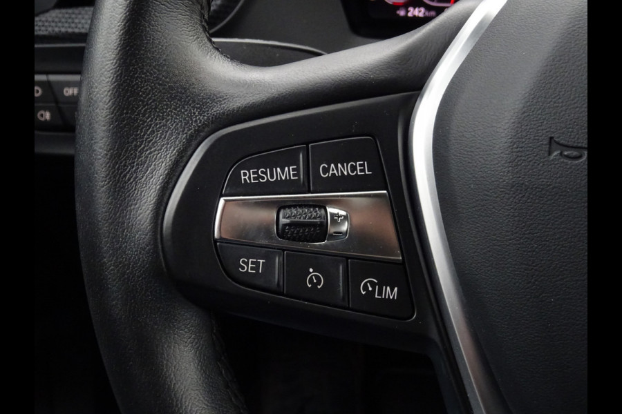 BMW 1-serie 118i High Executive Edition * CARPLAY * DEALER ONDERH. !!