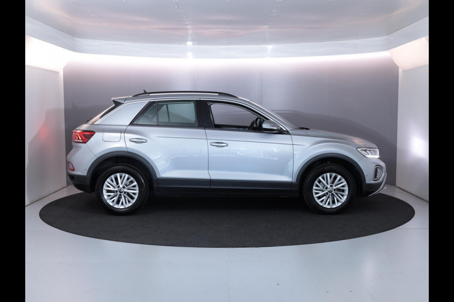 Volkswagen T-Roc 1.5 TSI Life 150 pk Automaat (DSG) | Trekhaak afn kogel| Navigatie | Achteruitrijcamera | Parkersensoren (Park assist)