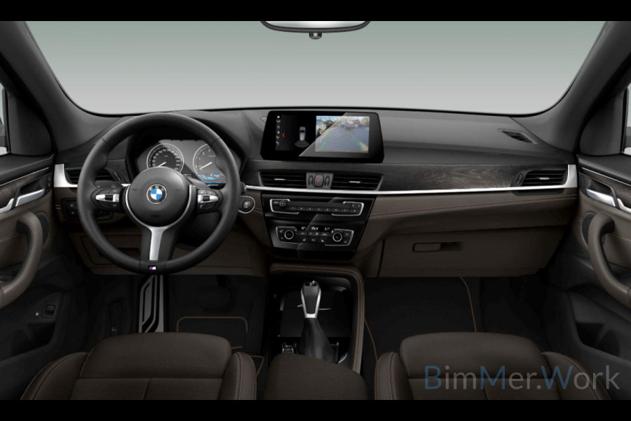 BMW X1 xDrive25e Business Edition Plus M Sport | Panoramadak | Leer | Head-Up Display | Camera | Shadowline | Keyless | Cruise Control | Navigatie Prof. | Stoelverwarming | Elek. Achterklep | Ambiance Verlichting