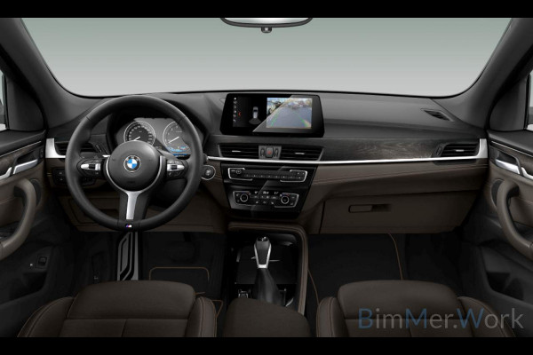 BMW X1 xDrive25e Business Edition Plus M Sport | Panoramadak | Leer | Head-Up Display | Camera | Shadowline | Keyless | Cruise Control | Navigatie Prof. | Stoelverwarming | Elek. Achterklep | Ambiance Verlichting