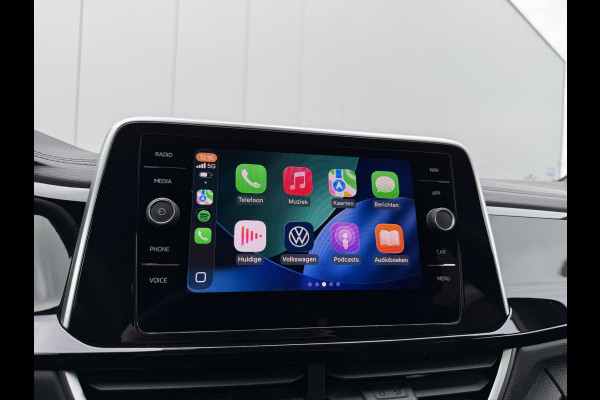 Volkswagen T-Roc 1.5 TSI 150pk DSG R-Line | Acc | Side assist | Camera Volkswagen T-Roc 1.5 TSI 150pk DSG R-Line | Acc | Side assist | Camera