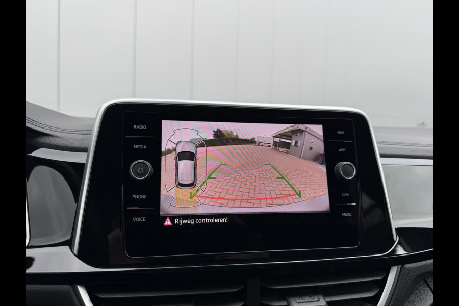 Volkswagen T-Roc 1.5 TSI 150pk DSG R-Line | Acc | Side assist | Camera Volkswagen T-Roc 1.5 TSI 150pk DSG R-Line | Acc | Side assist | Camera