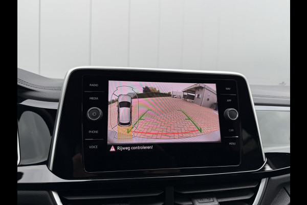 Volkswagen T-Roc 1.5 TSI 150pk DSG R-Line | Acc | Side assist | Camera Volkswagen T-Roc 1.5 TSI 150pk DSG R-Line | Acc | Side assist | Camera