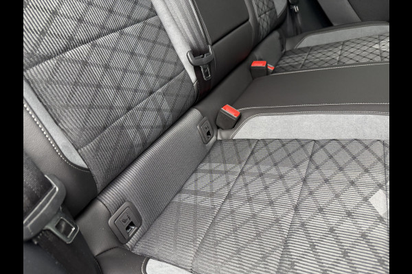 Volkswagen T-Roc 1.5 TSI 150pk DSG R-Line | Acc | Side assist | Camera Volkswagen T-Roc 1.5 TSI 150pk DSG R-Line | Acc | Side assist | Camera