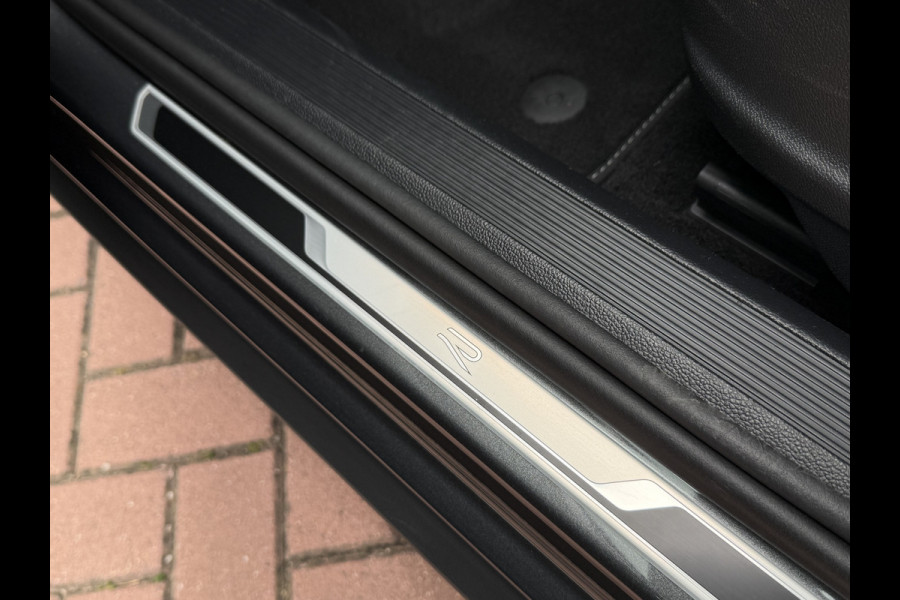 Volkswagen T-Roc 1.5 TSI 150pk DSG R-Line | Acc | Side assist | Camera Volkswagen T-Roc 1.5 TSI 150pk DSG R-Line | Acc | Side assist | Camera