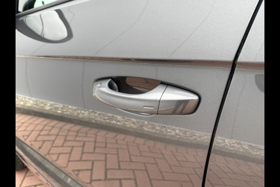 Volkswagen T-Roc 1.5 TSI 150pk DSG R-Line | Acc | Side assist | Camera Volkswagen T-Roc 1.5 TSI 150pk DSG R-Line | Acc | Side assist | Camera