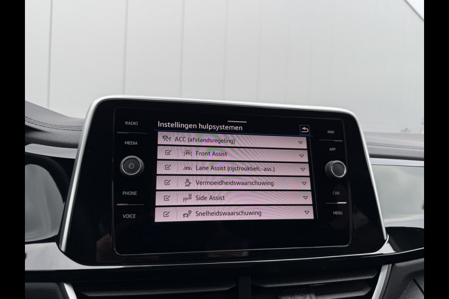 Volkswagen T-Roc 1.5 TSI 150pk DSG R-Line | Acc | Side assist | Camera Volkswagen T-Roc 1.5 TSI 150pk DSG R-Line | Acc | Side assist | Camera