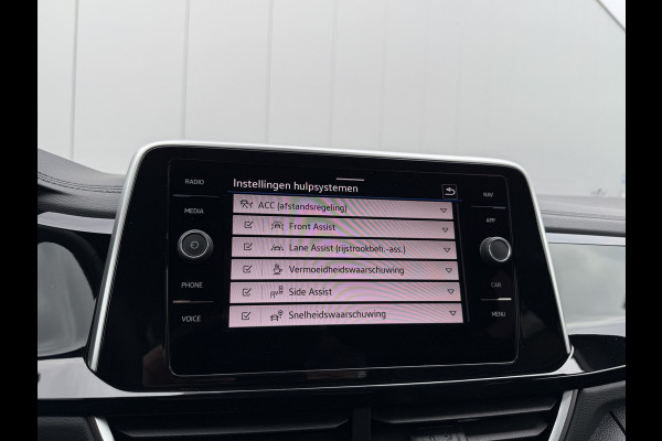 Volkswagen T-Roc 1.5 TSI 150pk DSG R-Line | Acc | Side assist | Camera Volkswagen T-Roc 1.5 TSI 150pk DSG R-Line | Acc | Side assist | Camera