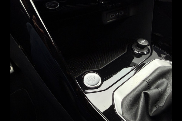 Volkswagen T-Roc 1.5 TSI 150pk DSG R-Line | Acc | Side assist | Camera Volkswagen T-Roc 1.5 TSI 150pk DSG R-Line | Acc | Side assist | Camera