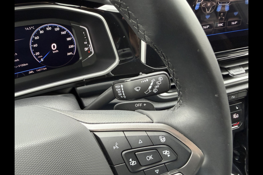 Volkswagen T-Roc 1.5 TSI 150pk DSG R-Line | Acc | Side assist | Camera Volkswagen T-Roc 1.5 TSI 150pk DSG R-Line | Acc | Side assist | Camera