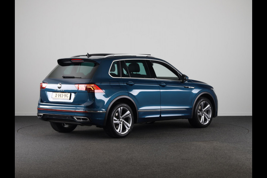 Volkswagen Tiguan 1.5 TSI R-Line Business 150PK | Automaat (DSG) | Panoramadak | Wegklapbare trekhaak | Camera | Stoelverwarming