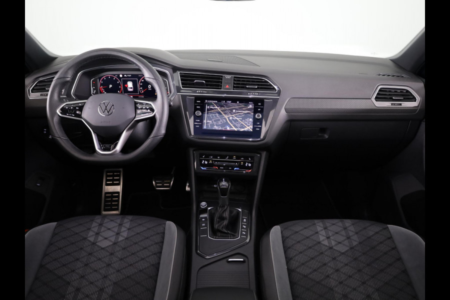 Volkswagen Tiguan 1.5 TSI R-Line Business 150PK | Automaat (DSG) | Panoramadak | Wegklapbare trekhaak | Camera | Stoelverwarming