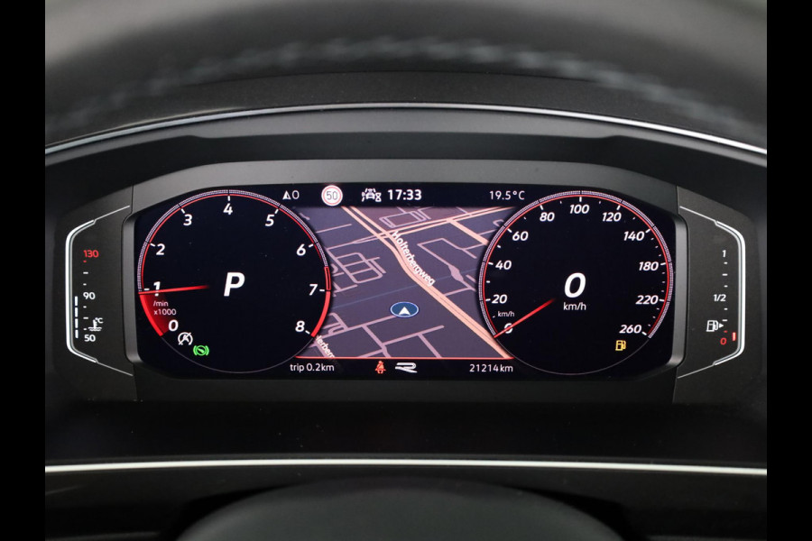 Volkswagen Tiguan 1.5 TSI R-Line Business 150PK | Automaat (DSG) | Panoramadak | Wegklapbare trekhaak | Camera | Stoelverwarming