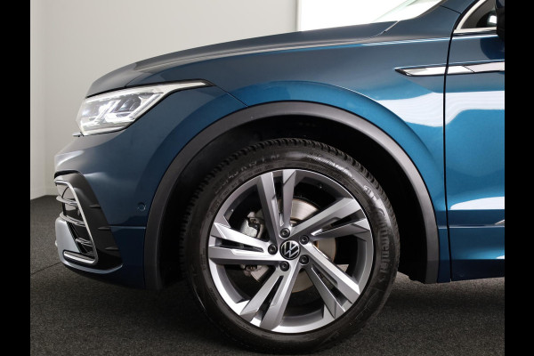 Volkswagen Tiguan 1.5 TSI R-Line Business 150PK | Automaat (DSG) | Panoramadak | Wegklapbare trekhaak | Camera | Stoelverwarming