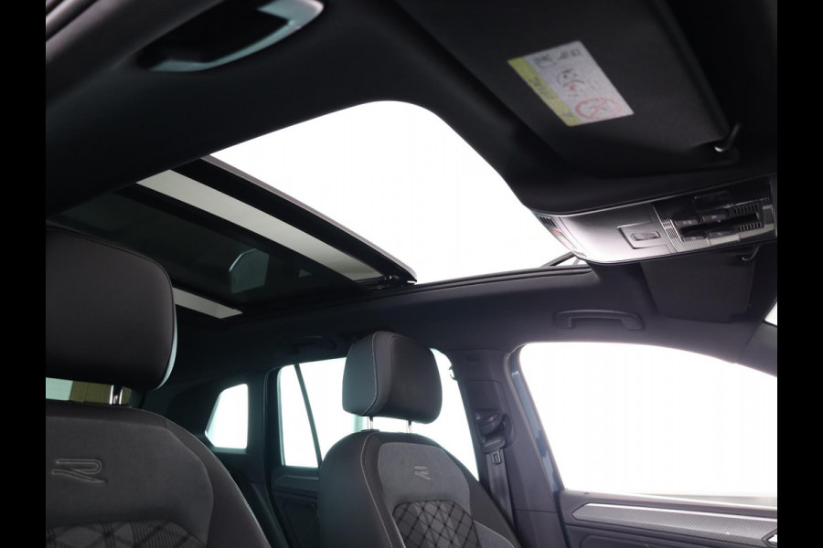 Volkswagen Tiguan 1.5 TSI R-Line Business 150PK | Automaat (DSG) | Panoramadak | Wegklapbare trekhaak | Camera | Stoelverwarming