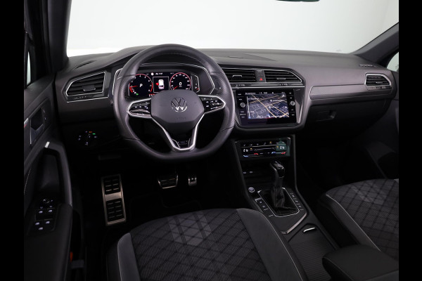 Volkswagen Tiguan 1.5 TSI R-Line Business 150PK | Automaat (DSG) | Panoramadak | Wegklapbare trekhaak | Camera | Stoelverwarming