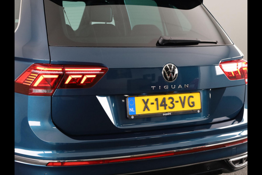 Volkswagen Tiguan 1.5 TSI R-Line Business 150PK | Automaat (DSG) | Panoramadak | Wegklapbare trekhaak | Camera | Stoelverwarming
