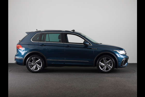 Volkswagen Tiguan 1.5 TSI R-Line Business 150PK | Automaat (DSG) | Panoramadak | Wegklapbare trekhaak | Camera | Stoelverwarming