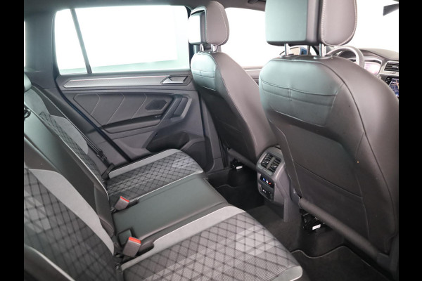 Volkswagen Tiguan 1.5 TSI R-Line Business 150PK | Automaat (DSG) | Panoramadak | Wegklapbare trekhaak | Camera | Stoelverwarming