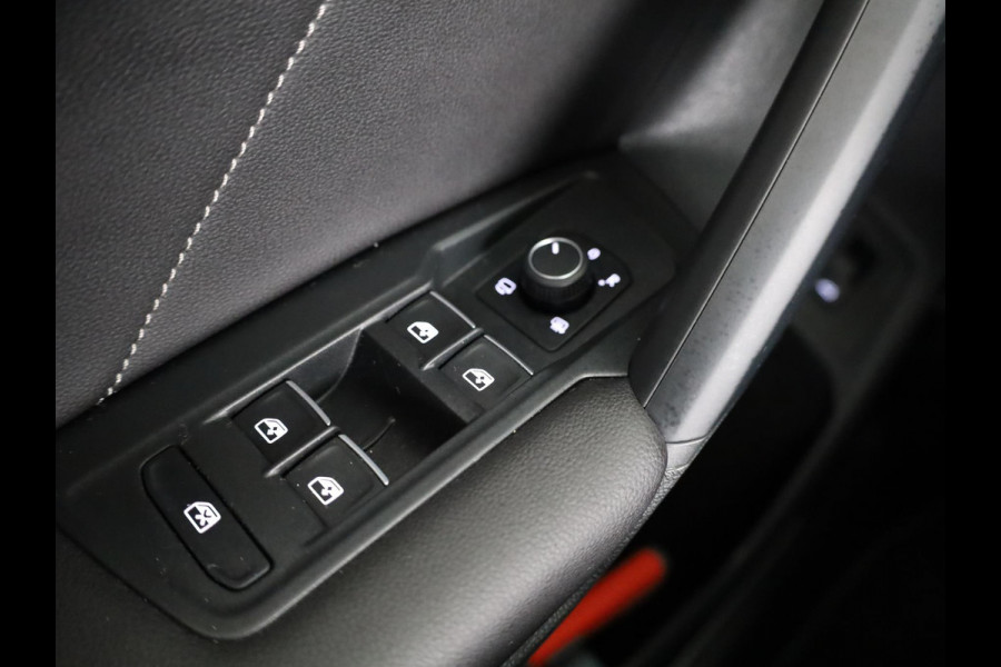 Volkswagen Tiguan 1.5 TSI R-Line Business 150PK | Automaat (DSG) | Panoramadak | Wegklapbare trekhaak | Camera | Stoelverwarming