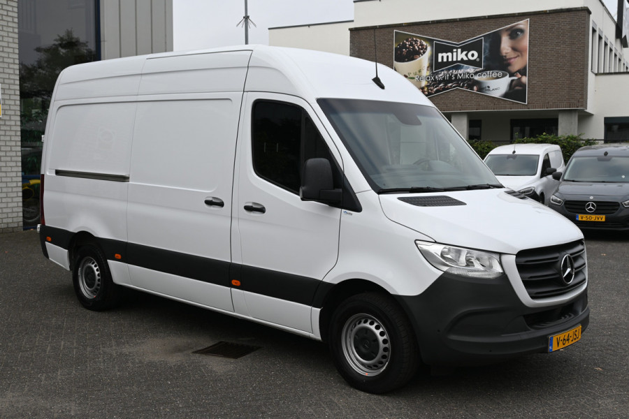 Mercedes-Benz Sprinter 317 CDI L2H2 3500kg Trekhaak, MBUX met camera, Comfort stoel