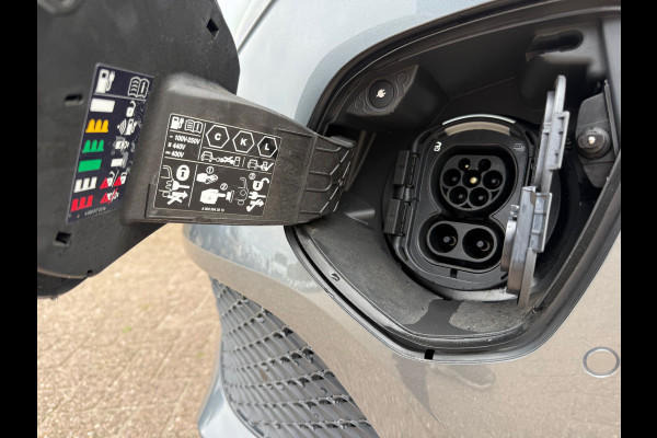 Mercedes-Benz Eqv 300 90 kWh - L3 Extra Lang - 2+3+3= 8 Persoons Mercedes-Benz Eqv 300 90 kWh - L3 Extra Lang - 2+3+3= 8 Persoons