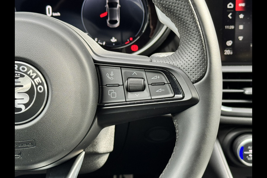 Alfa Romeo Giulia 2.0T 280 GME AWD Veloce | 19" Velgen | Panoramadak | Adas 2 Alfa Romeo Giulia 2.0T 280 GME AWD Veloce | 19" Velgen | Panoramadak | Adas 2