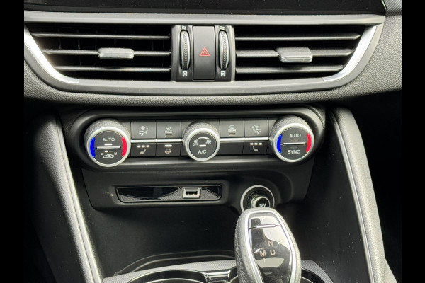 Alfa Romeo Giulia 2.0T 280 GME AWD Veloce | 19" Velgen | Panoramadak | Adas 2 Alfa Romeo Giulia 2.0T 280 GME AWD Veloce | 19" Velgen | Panoramadak | Adas 2