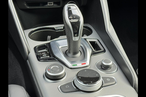 Alfa Romeo Giulia 2.0T 280 GME AWD Veloce | 19" Velgen | Panoramadak | Adas 2 Alfa Romeo Giulia 2.0T 280 GME AWD Veloce | 19" Velgen | Panoramadak | Adas 2