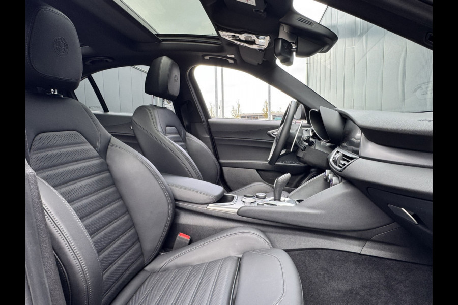 Alfa Romeo Giulia 2.0T 280 GME AWD Veloce | 19" Velgen | Panoramadak | Adas 2 Alfa Romeo Giulia 2.0T 280 GME AWD Veloce | 19" Velgen | Panoramadak | Adas 2