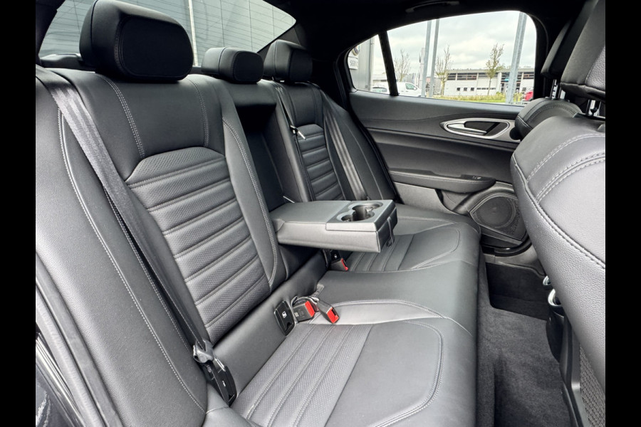 Alfa Romeo Giulia 2.0T 280 GME AWD Veloce | 19" Velgen | Panoramadak | Adas 2 Alfa Romeo Giulia 2.0T 280 GME AWD Veloce | 19" Velgen | Panoramadak | Adas 2
