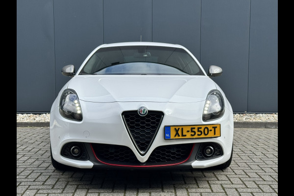 Alfa Romeo Giulietta 1.4 Turbo MultiAir Super TCT Automaat | Climate Control | 18" Lichtmetalen Velgen | Stoelverwarming | Trekhaak Alfa Romeo Giulietta 1.4 Turbo MultiAir Super TCT Automaat | Climate Control | 18" Lichtmetalen Velgen | Stoelverwarming | Trekhaak